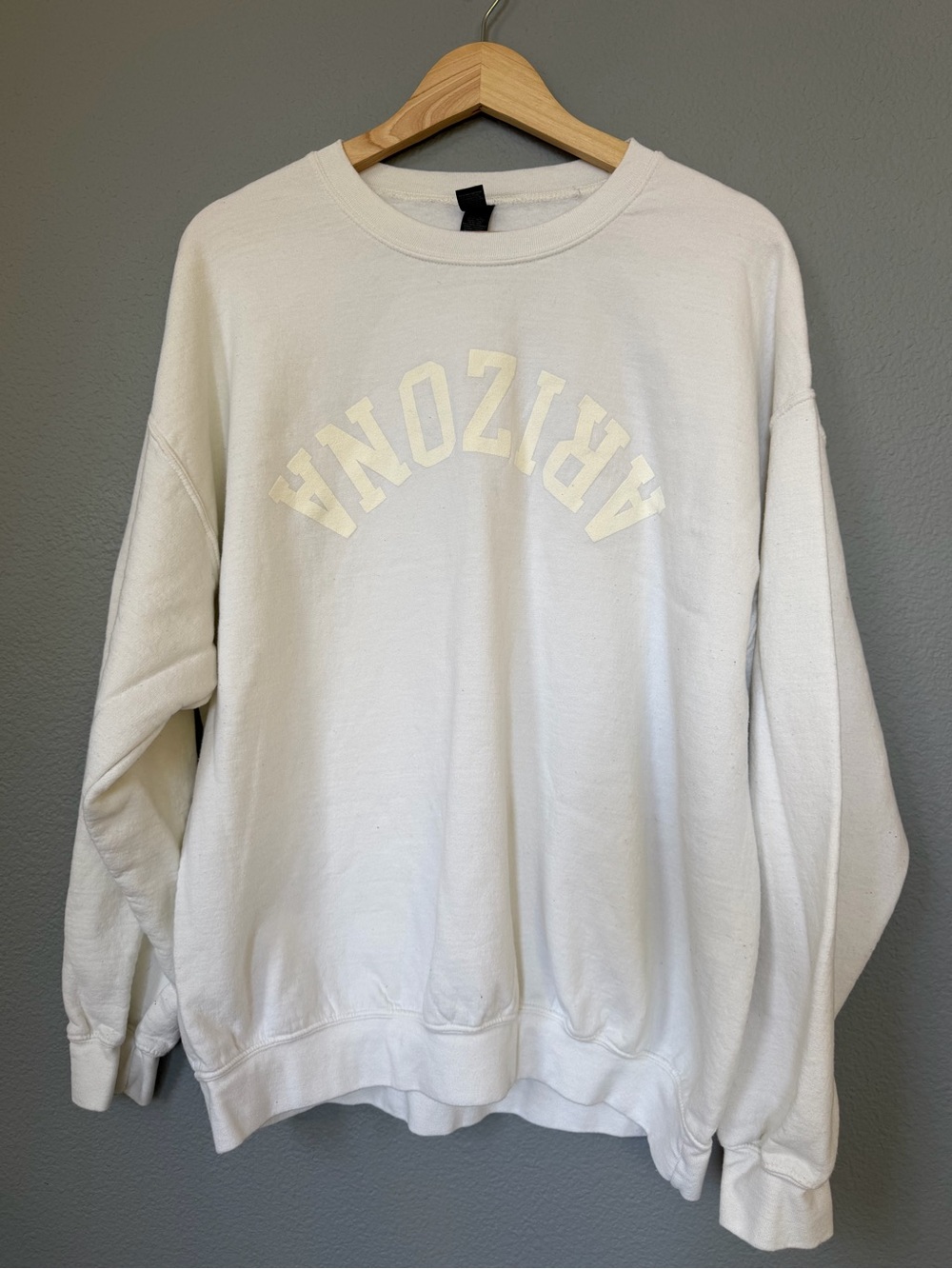 Women's White Crewneck Sweatshirt with 'Arizona' Arch